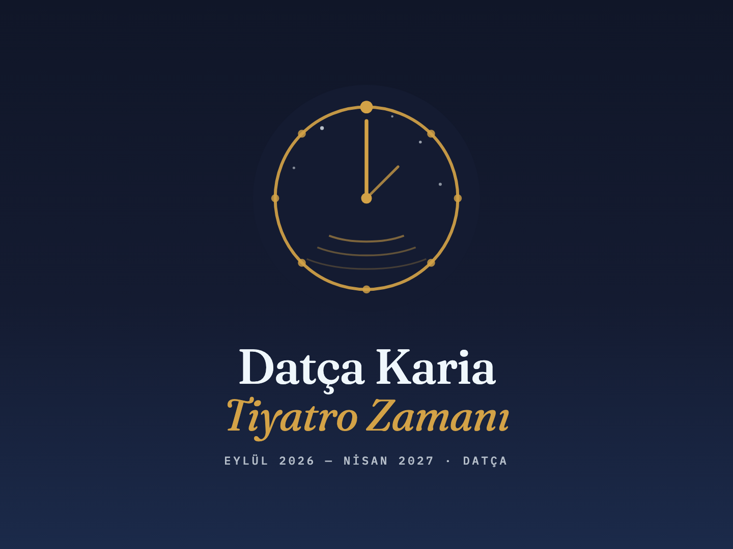 Saison Théâtrale de Datça Karia — le Cadran de Karia, une heure dorée contre le ciel nocturne